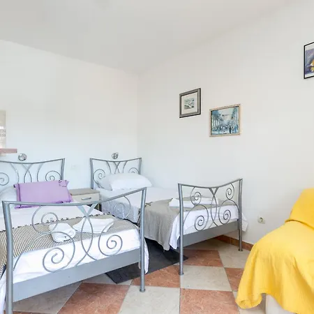 Mavarstica 12696a Appartement Trogir